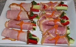 Рулетики з шинки