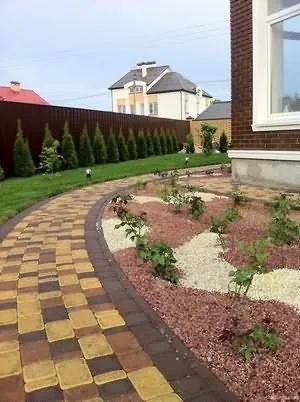 Садова доріжка своїми руками з підручних матеріалів цікаві ідеї та фото