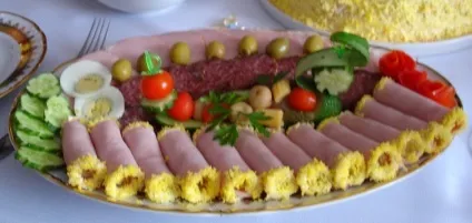 Рулетики з сиром і часником або шинка фарширована - смачна святкова закуска, рецепт з фото (рулетики) Рулетики з сиром і часником або шинка фарширована - смачна святкова закуска, рецепт з фото