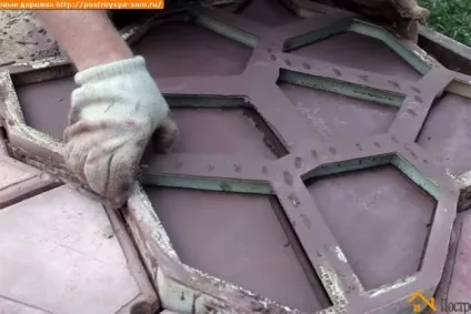 Садові доріжки своїми руками з підручних матеріалів, фото і дизайн (доріжки) Садові доріжки своїми руками з підручних матеріалів, фото і дизайн
