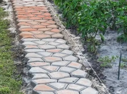 Садова доріжка з підручних матеріалів своїми руками (який є наявності) Садова доріжка з підручних матеріалів своїми руками