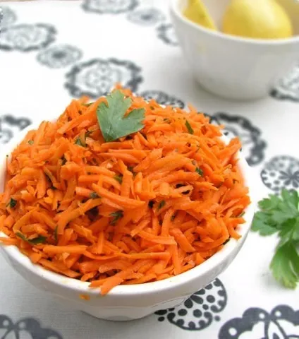 Салати з копченою куркою і корейської морквою (салати) Салати з копченою куркою і корейської морквою