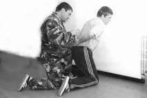 Способи надягання наручників способи