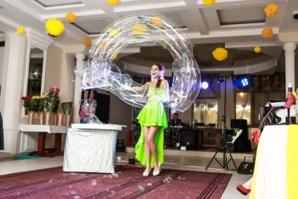 Шоу мильних бульбашок на весілля