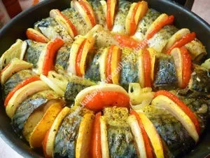 Скумбрія запечена в духовці з овочами (овочами) Скумбрія запечена в духовці з овочами