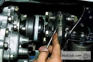 Зняття і установка роздавальної коробки нива 2121, нива 2131 (диференціал) Зняття і установка роздавальної коробки нива 2121, нива 2131