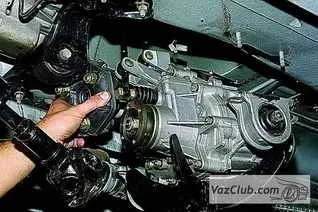 Зняття і установка роздавальної коробки нива 2121, нива 2131 (вібрація) Зняття і установка роздавальної коробки нива 2121, нива 2131