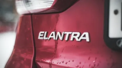 Тест-драйв нової hyundai elantra (вибором режиму руху) Тест-драйв нової hyundai elantra