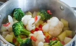 Тушкована курка з овочами в мультиварці 1