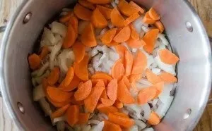 Тушкована курка з овочами в мультиварці 1