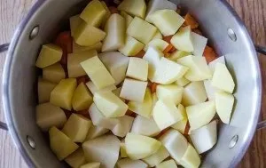 Тушкована курка з овочами в мультиварці 1