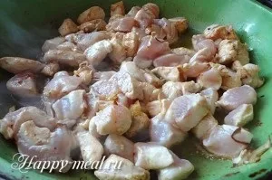 Тушкована курка з вершками, рецепт приготування (цибуля) Тушкована курка з вершками, рецепт приготування