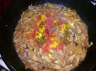 Тушкована яловичина з маринованими огірками (тушкована) Тушкована яловичина з маринованими огірками
