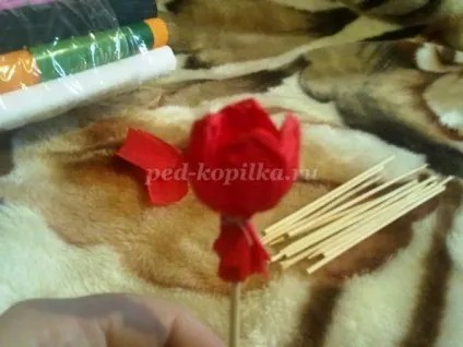 Тюльпани з гофрованого паперу
