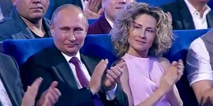 У путина нова пасія загадка «квн-55 років» що за блондинка сиділа поруч з президентом (путина) У путина нова пасія загадка «квн-55 років» що за блондинка сиділа поруч з президентом
