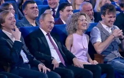 У путина нова пасія загадка «квн-55 років» що за блондинка сиділа поруч з президентом (сиділа) У путина нова пасія загадка «квн-55 років» що за блондинка сиділа поруч з президентом