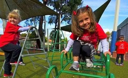 В чому полягають обов'язки молодшого вихователя