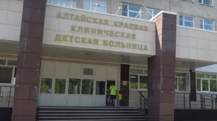У Чернівцях впорядкують територію у алтайської дитячої крайової лікарні (крайової) У Чернівцях впорядкують територію у алтайської дитячої крайової лікарні