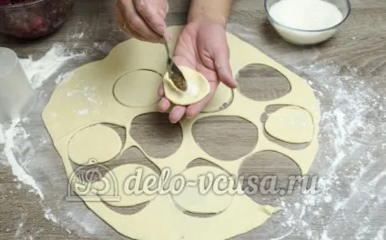 Вареники з вишнею рецепт з покроковими фото (вареники з вишнею на кефірі) Вареники з вишнею рецепт з покроковими фото