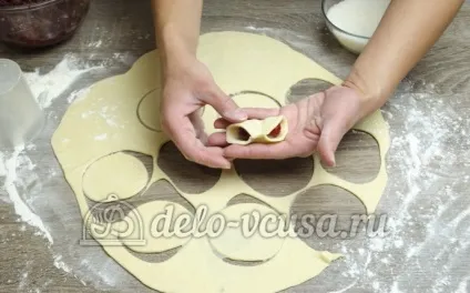 Вареники з вишнею рецепт з покроковими фото (вареники з вишнями) Вареники з вишнею рецепт з покроковими фото