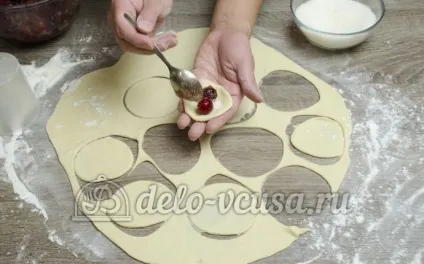 Вареники з вишнею рецепт з покроковими фото (вареники з вишнями) Вареники з вишнею рецепт з покроковими фото