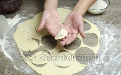 Вареники з вишнею рецепт з покроковими фото (вареники з вишнею на кефірі) Вареники з вишнею рецепт з покроковими фото