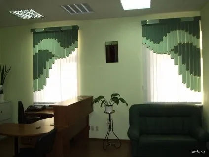 Вертикальні жалюзі