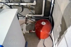 Чи можливо зробити розширювальний бачок для опалення своїми руками