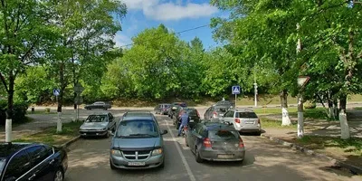 Водіння автомобіля, проїзд перехресть, проїзд нерегульованих перехресть, безпечне управління (перешкода праворуч) Водіння автомобіля, проїзд перехресть, проїзд нерегульованих перехресть, безпечне управління