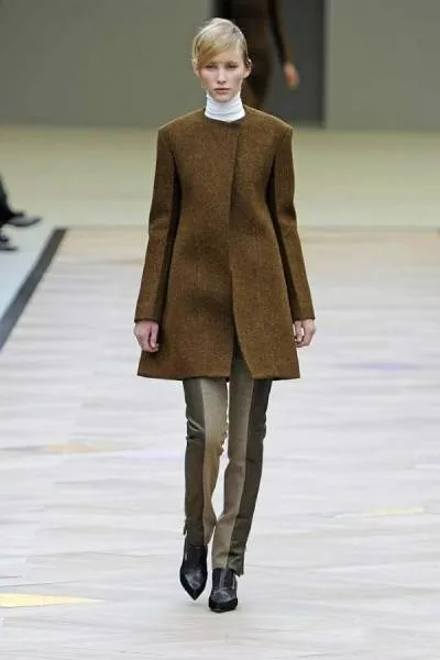 Завжди модне пальто без коміра для будь-якого сезону (носити пальто коміра) Завжди модне пальто без коміра для будь-якого сезону