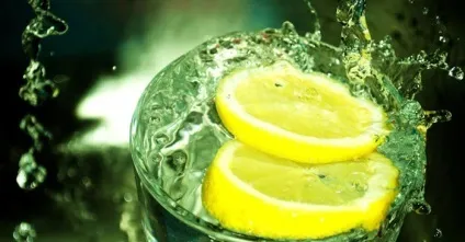 Вода з лимоном для схуднення натщесерце, корисні рецепти приготування