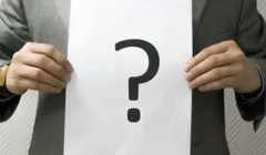 Навіщо дівчина купує два однакові сукні