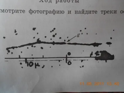 Привіт допоможіть будь ласка на фотографії ви бачите треки двох осколків, що утворилися - (бачите) Привіт допоможіть будь ласка на фотографії ви бачите треки двох осколків, що утворилися -