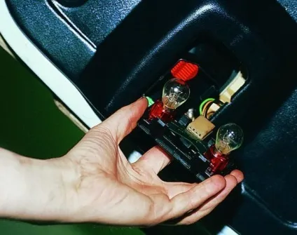 Заміна ламп в задньому ліхтарі ваз 2110 своїми руками, masteravaza (2110) Заміна ламп в задньому ліхтарі ваз 2110 своїми руками, masteravaza