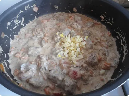 Печеня з сушеними грибами, картоплею і яловичиною (яловичиною) Печеня з сушеними грибами, картоплею і яловичиною