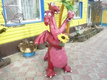 Змій гірничо з пластикових пляшок і піни майстер клас