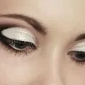 Золотий макіяж для карих, зелених і блакитних очей покрокове фото і відео (золотий) Золотий макіяж для карих, зелених і блакитних очей покрокове фото і відео