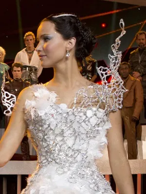 7 Шикарних кіноплатьев, які перетворили життя актрис в кошмар - woman s day (Фото кадр фільму) 7 Шикарних кіноплатьев, які перетворили життя актрис в кошмар - woman s day