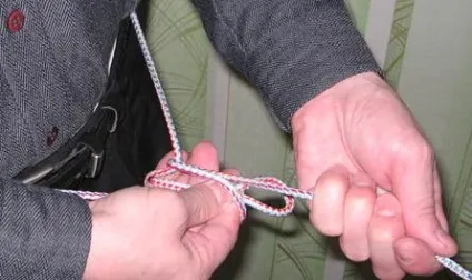 Вузол на собі, зав'язаний однією рукою (вузол) Вузол на собі, зав'язаний однією рукою
