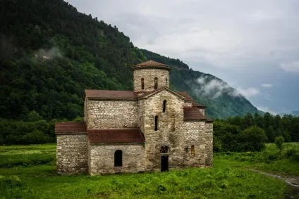 Стародавні храми Архиз