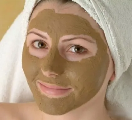 Домашня розпарюють маска очищення і основа комплексного догляду за шкірою