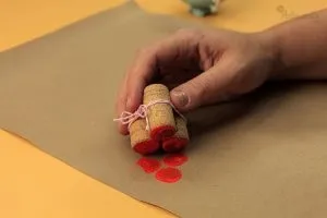 Як упакувати подарунок без коробки (зробити штамп своїми руками) Як упакувати подарунок без коробки