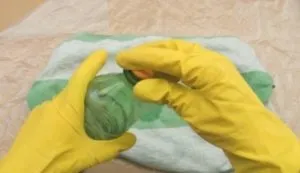 Як вивести масну пляму з одягу в домашніх умовах що можна використовувати, відео та фото (жирне) Як вивести масну пляму з одягу в домашніх умовах що можна використовувати, відео та фото