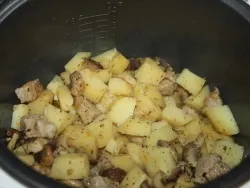 Картопля з куркою і грибами в мультиварці (куркою грибами мультиварці) Картопля з куркою і грибами в мультиварці