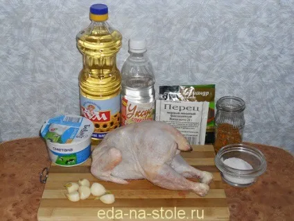 Курка в сметані в духовці, їжа на столі