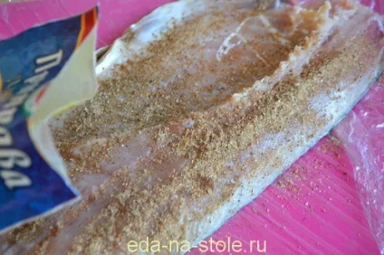 Маринований короп, їжа на столі (маринований короп) Маринований короп, їжа на столі