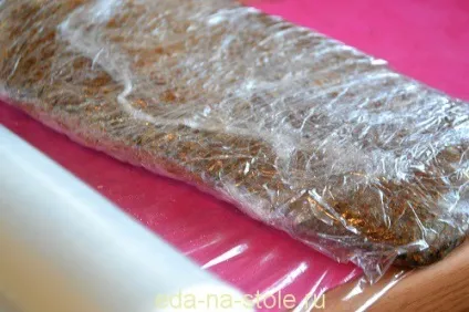 Маринований короп, їжа на столі (столі) Маринований короп, їжа на столі