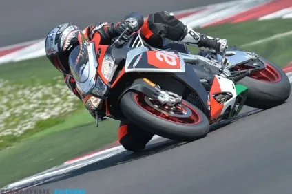 Огляд aprilia rsv4 2016