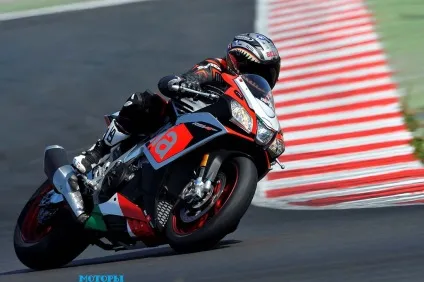 Огляд aprilia rsv4 2016