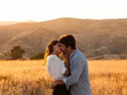 Прояви любові хлопець нудьгує по дівчині (нудьгує) Прояви любові хлопець нудьгує по дівчині